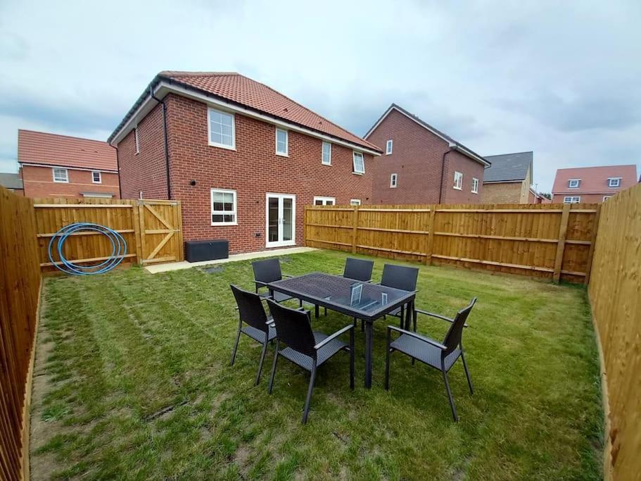 Villa Cozy 3 Bed Sasha House In Beeston Nottingham Exterior foto